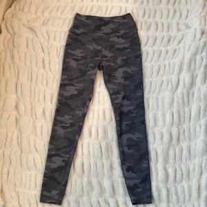 Danskin Camouflage Camo Leggings - Small